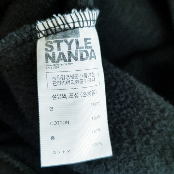 Stylenanda KKXX Korean Fashion Brand Black and White Graphic Sweatshirt - Picture 11 of 14